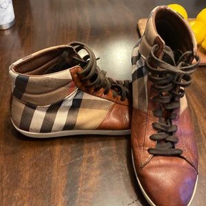 Men’s shoe size 10 Burberry in good condition